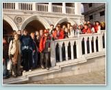 (8/60): Wenecja: W dalszej wdrwce nasz przewodnik  pokaza nam najsynniejszy most w Wenecji - Most Rialto. Legenda gosi, e moda para, ktra bierze lub w Wenecji, musi pod tym mostem przepyn aby jej si dobrze wiodo w yciu... / - Jagoda - /
