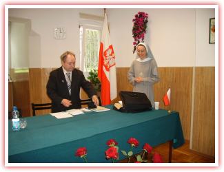 (1/4): Siostra Dyrektor Hanna Sodzinka serdecznie przywitaa naszego Gocia...